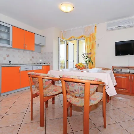 Appartement Cozy In With Kitchen Vodice